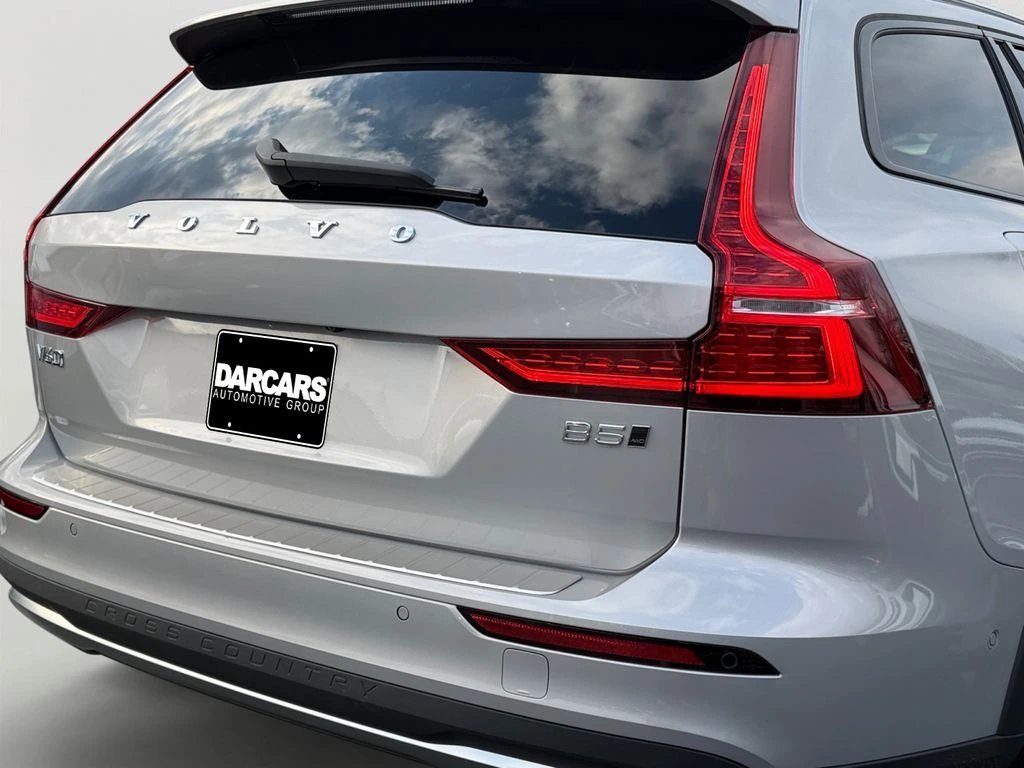 2025 Volvo - image 10