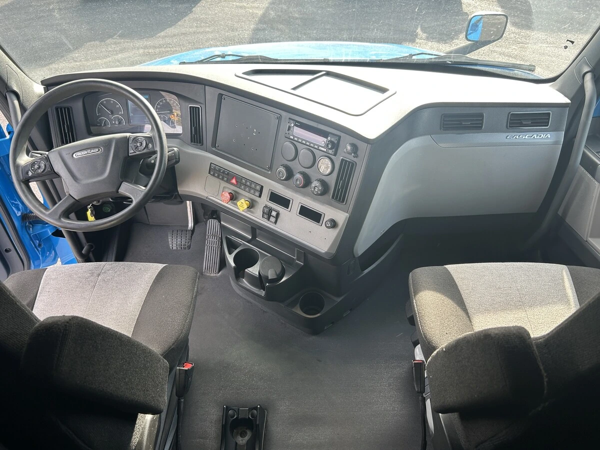 2022 Freightliner Cascadia - image 20
