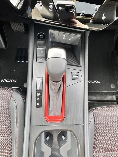 2026 Nissan Kicks SR photo 18