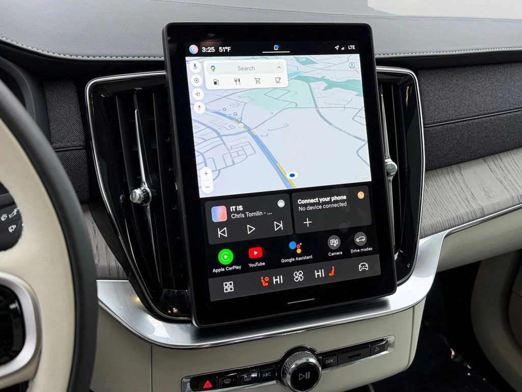 2025 Volvo - image 21