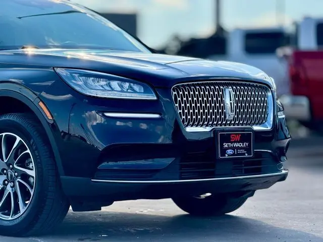 2022 Lincoln Corsair Standard photo 4