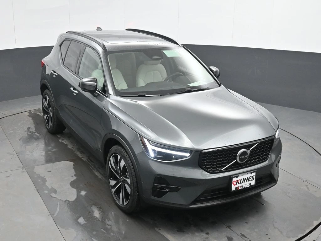 2026 Volvo - image 34