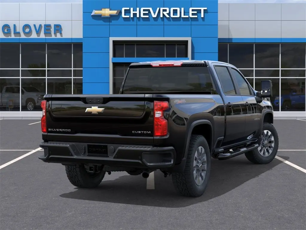 2026 Chevrolet Silverado Custom photo 4