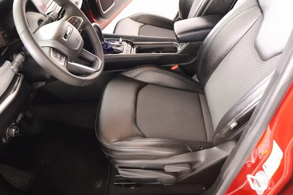 2025 Jeep Compass Latitude photo 2