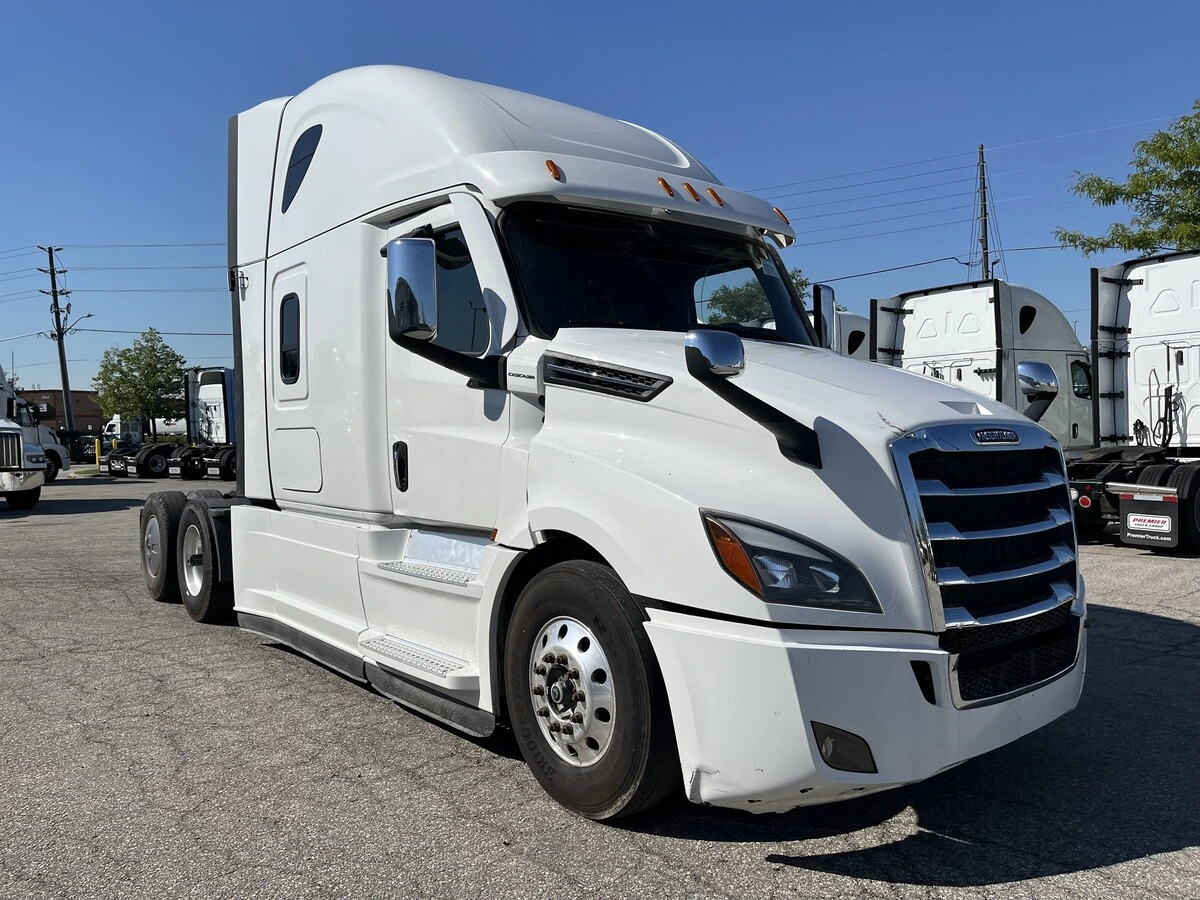 2022 Freightliner Cascadia - image 3