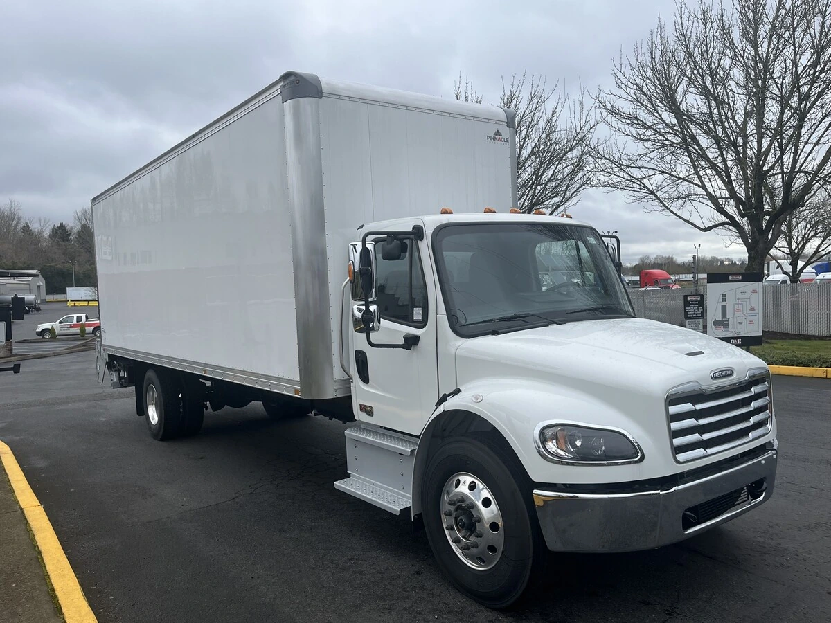 2027 Freightliner M2 106 — photo 4