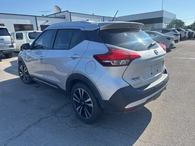 2020 Nissan Kicks SR photo 4