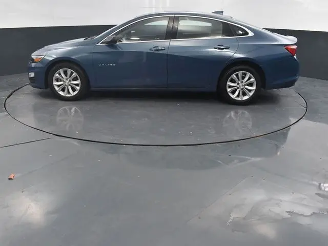 2024 Chevrolet Malibu 1LT photo 3