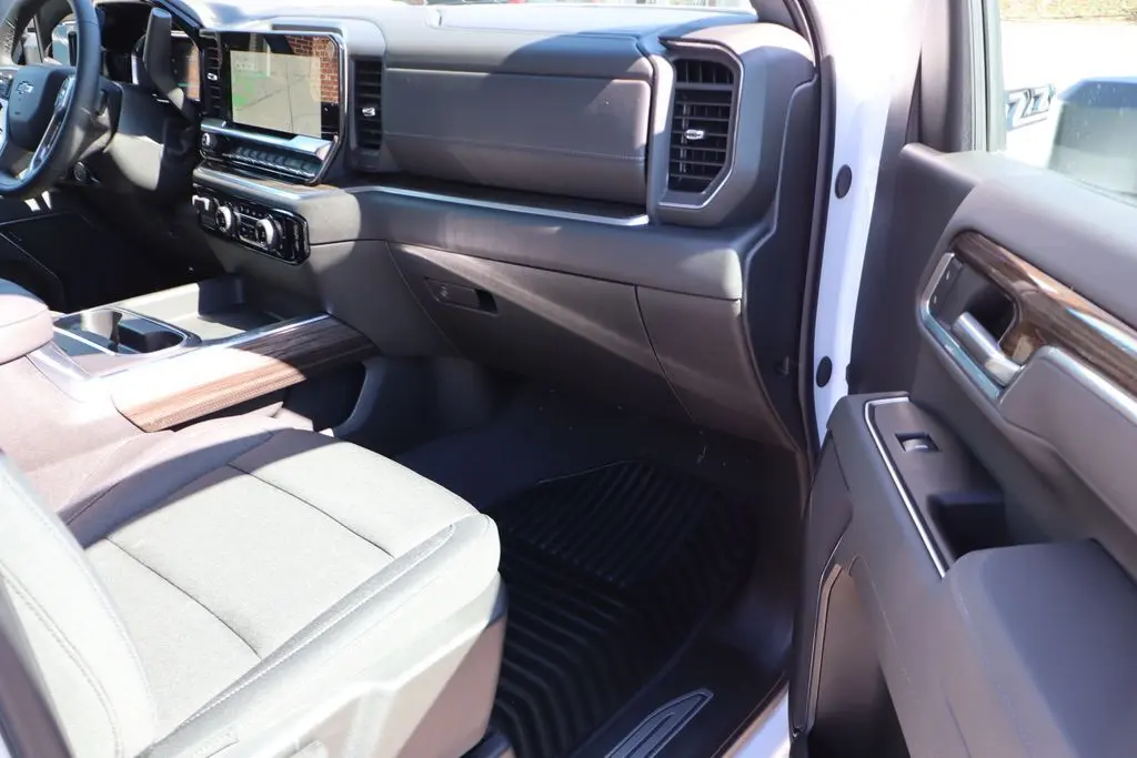 2026 Chevrolet Silverado LT photo 44