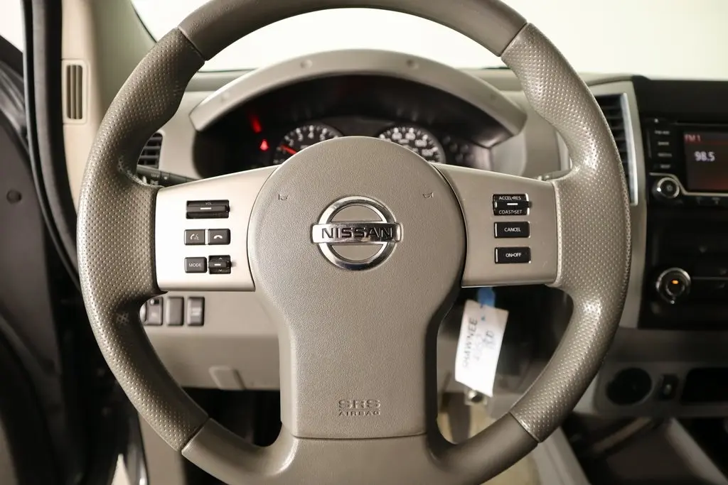 2016 Nissan Frontier SV photo 3