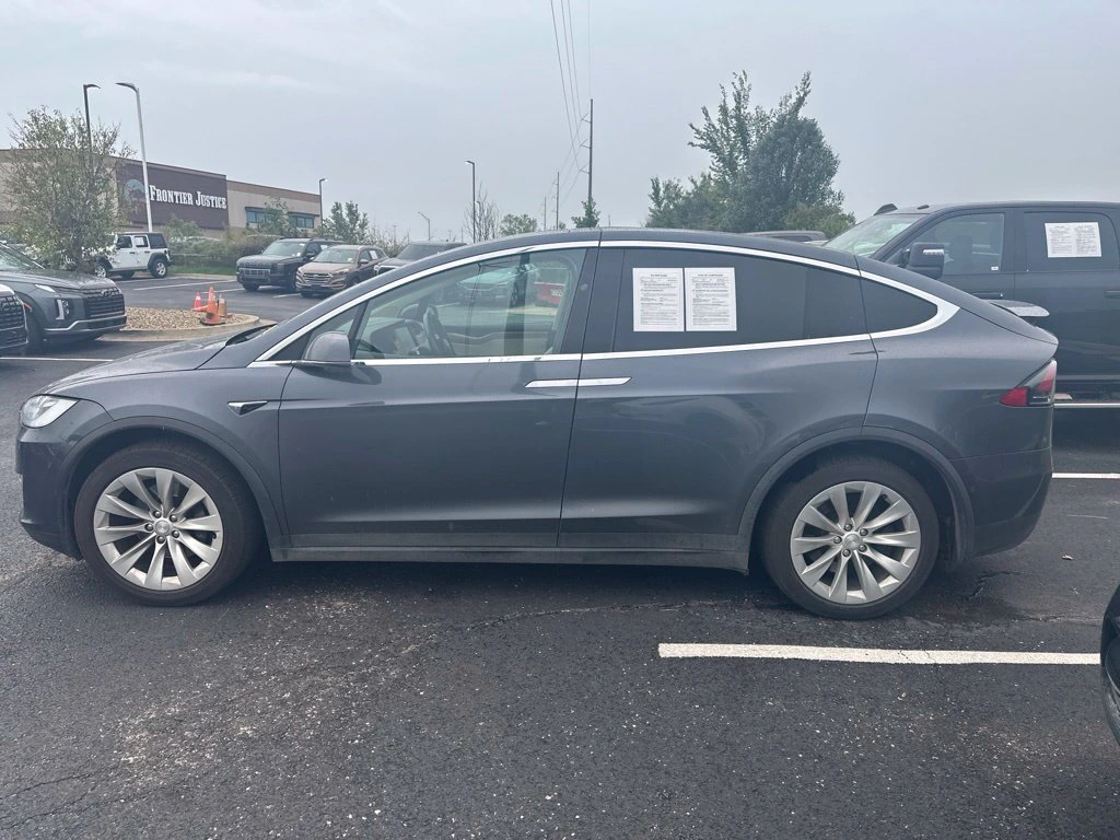 Used 2018 Tesla Model X 75D with VIN 5YJXCAE28JF141178 for sale in Kansas City, KS