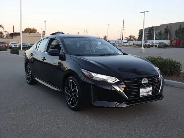 2025 Nissan Sentra SR's photo