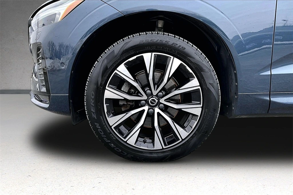 2023 Volvo - image 33