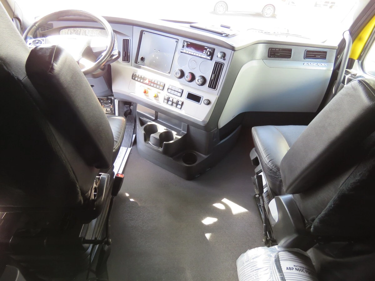 2022 Freightliner Cascadia - image 19