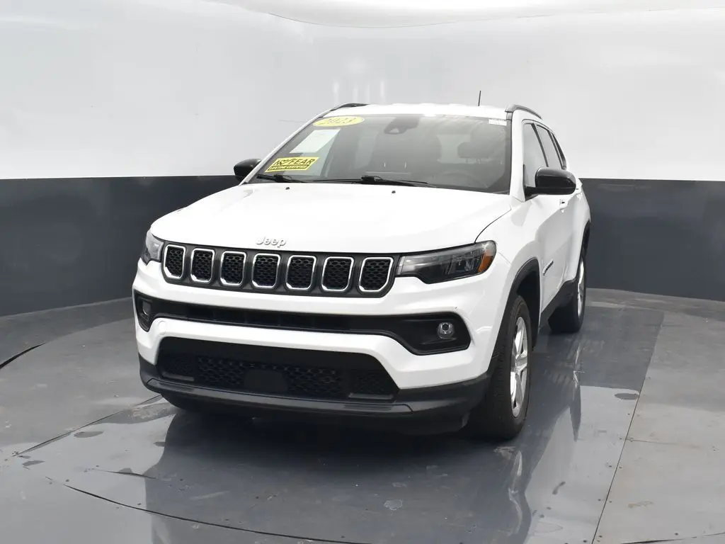 2023 Jeep Compass Latitude photo 4