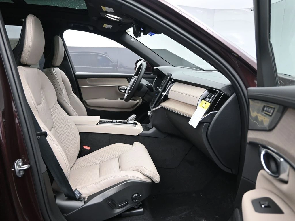 2026 Volvo - image 27