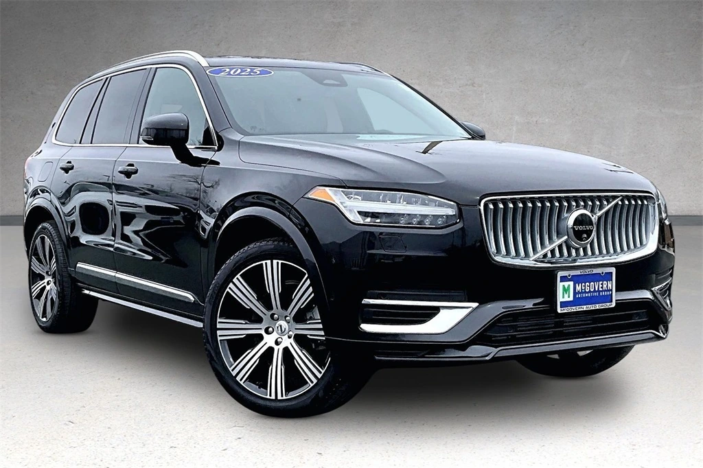 2025 Volvo - image 3