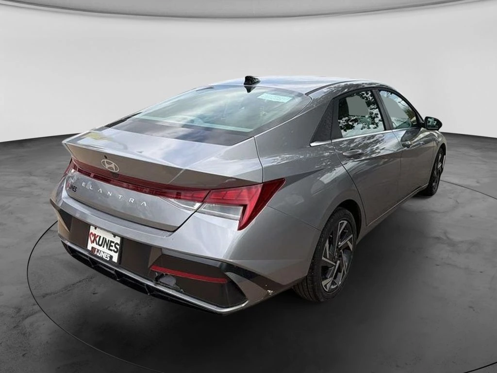 2025 Hyundai Elantra SEL - Photo 10