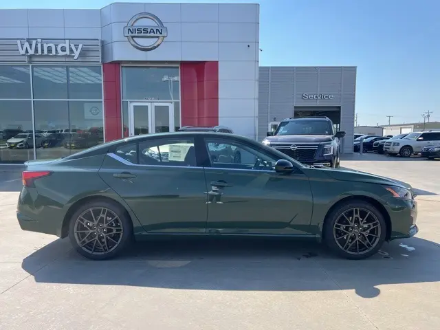 2025 Nissan Altima 2.5 SR photo 8