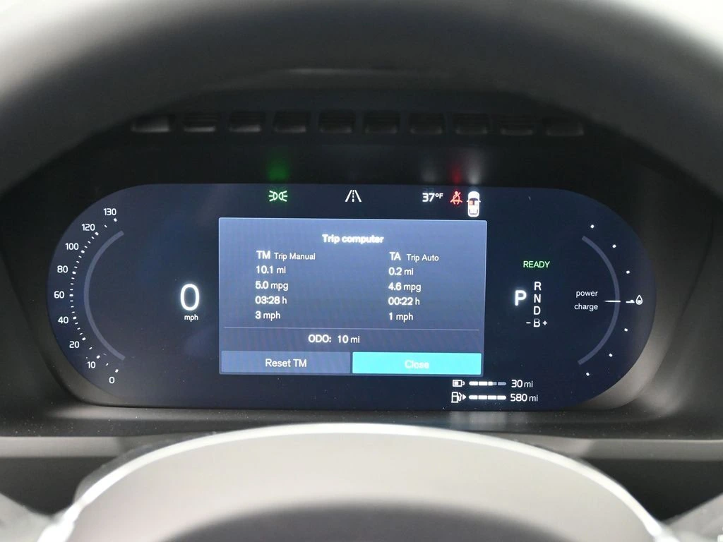 2026 Volvo - image 9