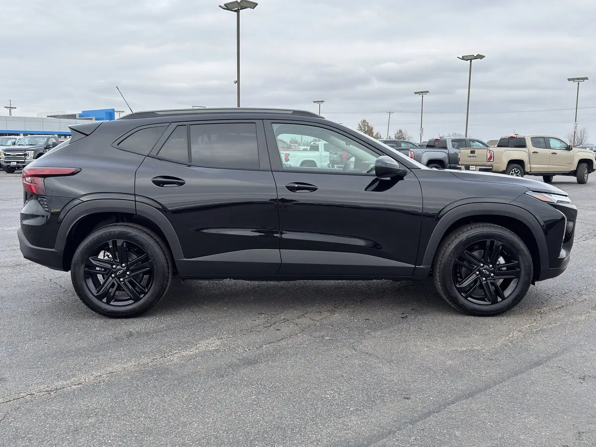 2026 Chevrolet Trax ACTIV photo 2