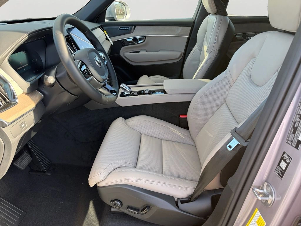 2026 Volvo - image 14