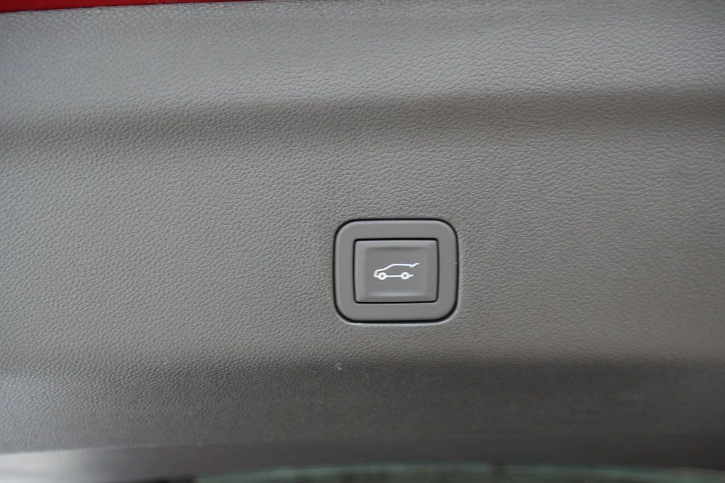 2026 Chevrolet Suburban Premier - Photo 32
