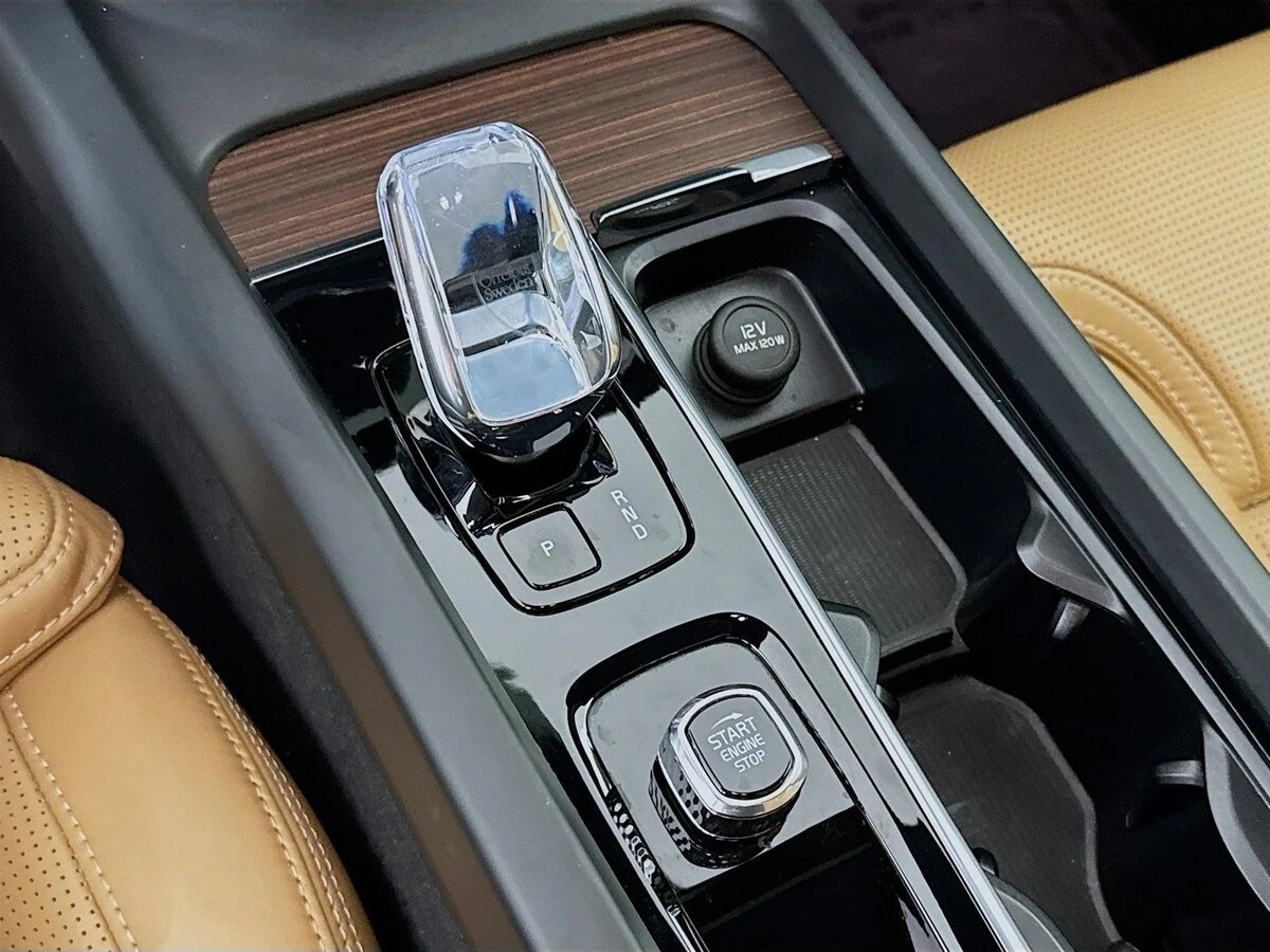 2023 Volvo - image 19