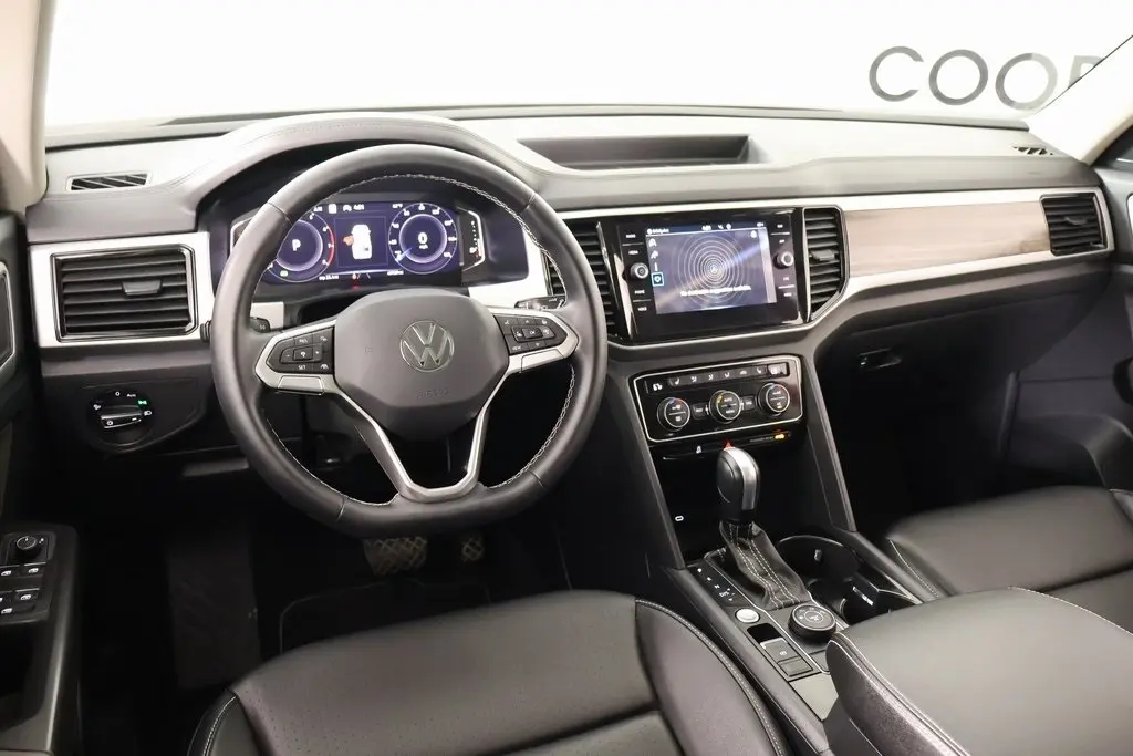 2023 Volkswagen Atlas SEL photo 2