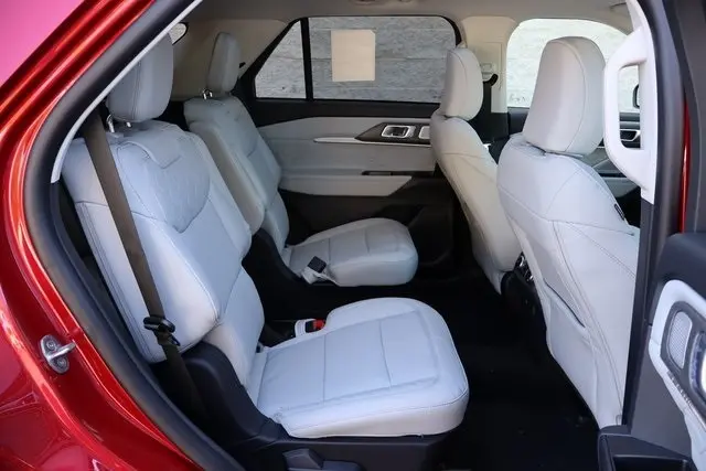2025 Ford Explorer Platinum photo 31