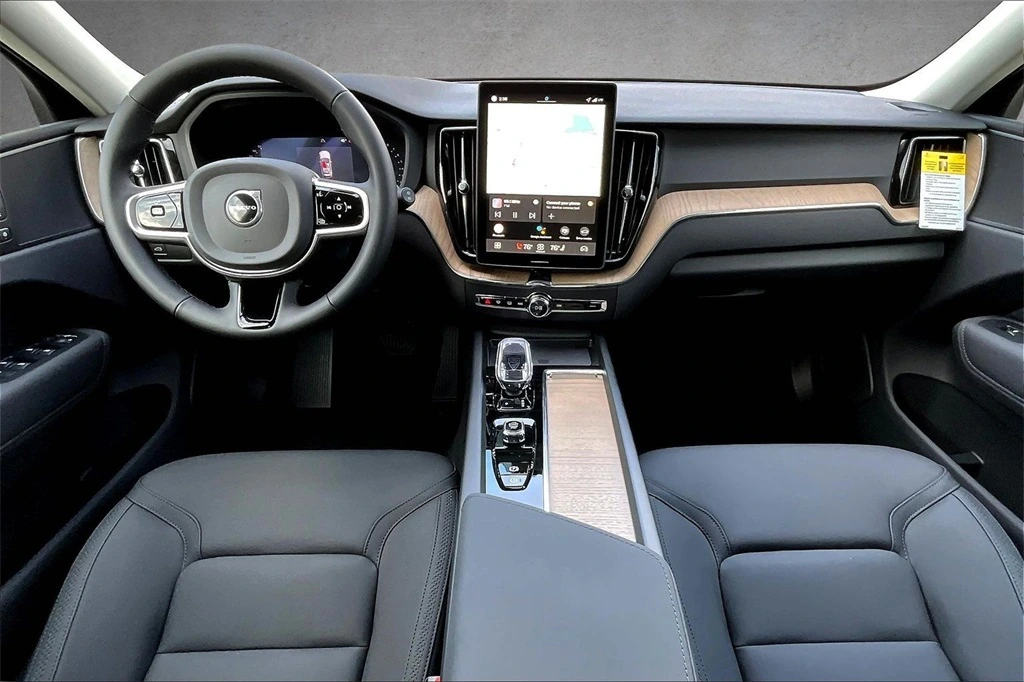 2026 Volvo - image 5