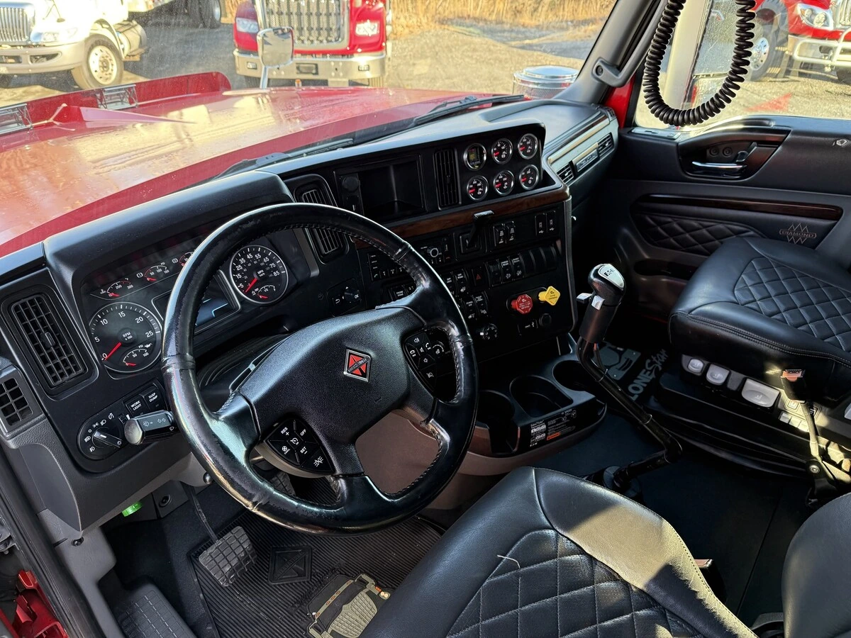 2022 International - image 13