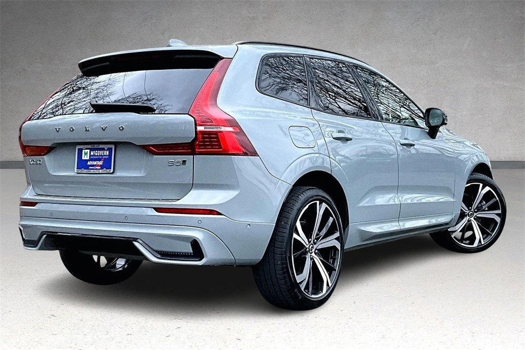 2025 Volvo - image 6