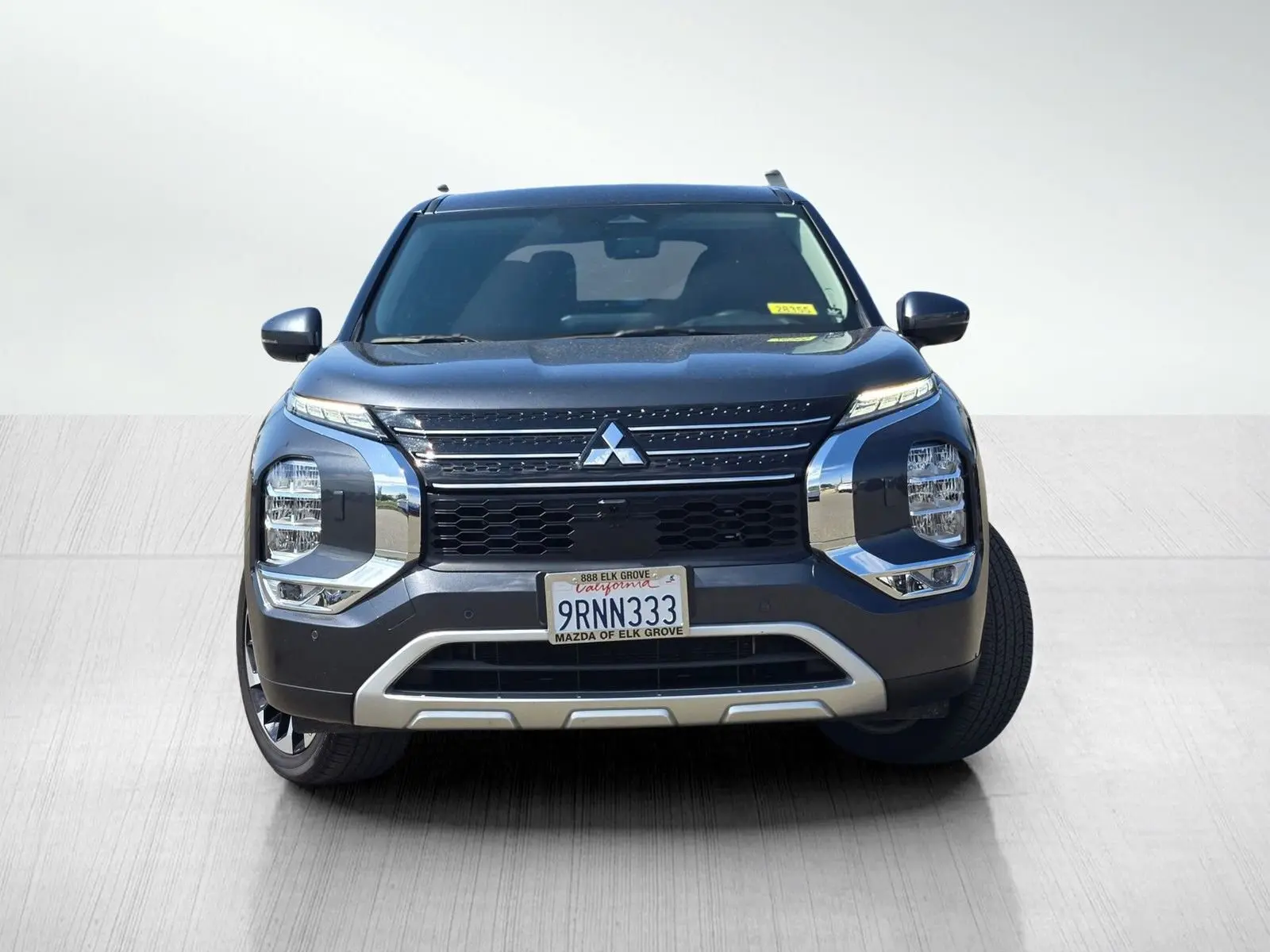 2024 Mitsubishi Outlander PHEV SE S-AWC photo 2