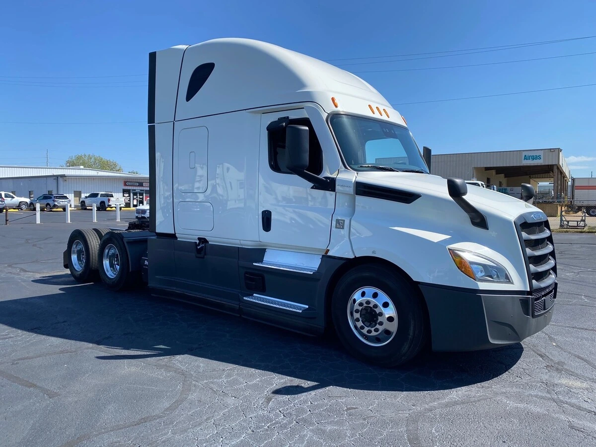 2021 Freightliner Cascadia — photo 8