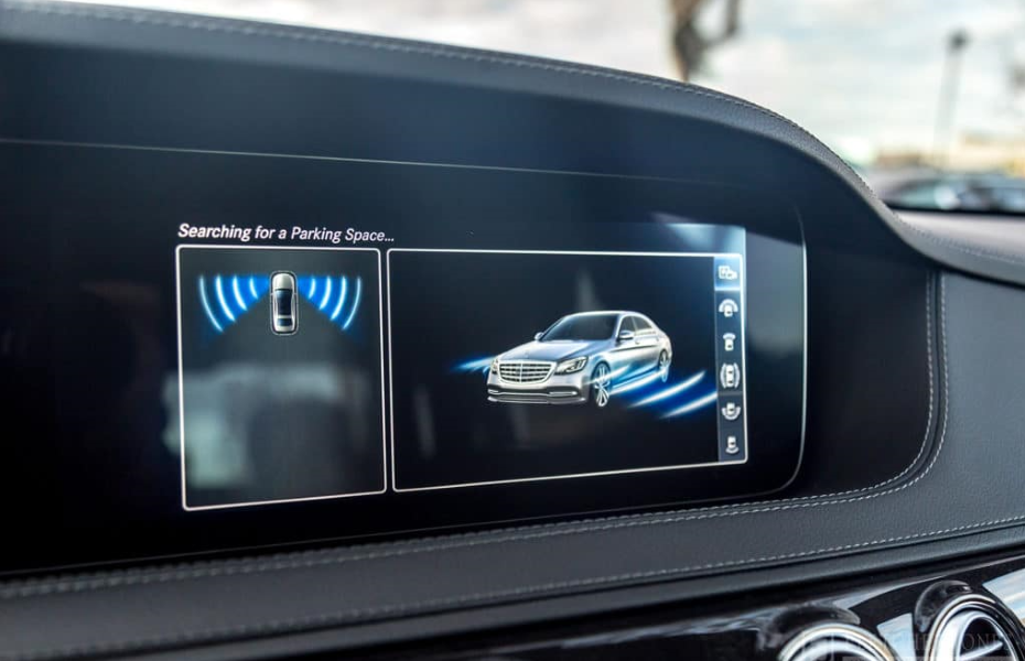 Mercedes-Benz PARKTRONIC® with Active Parking Assist