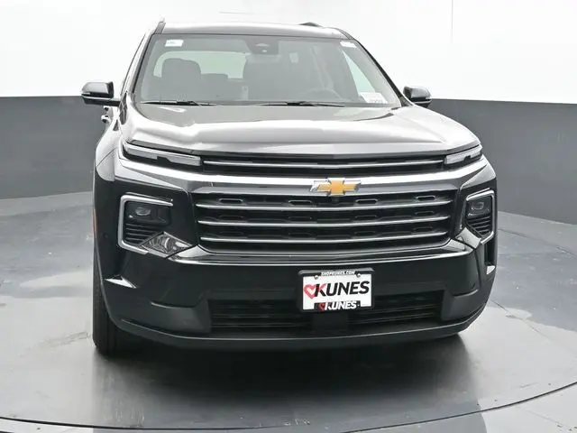 2026 Chevrolet Traverse 2LT photo 2