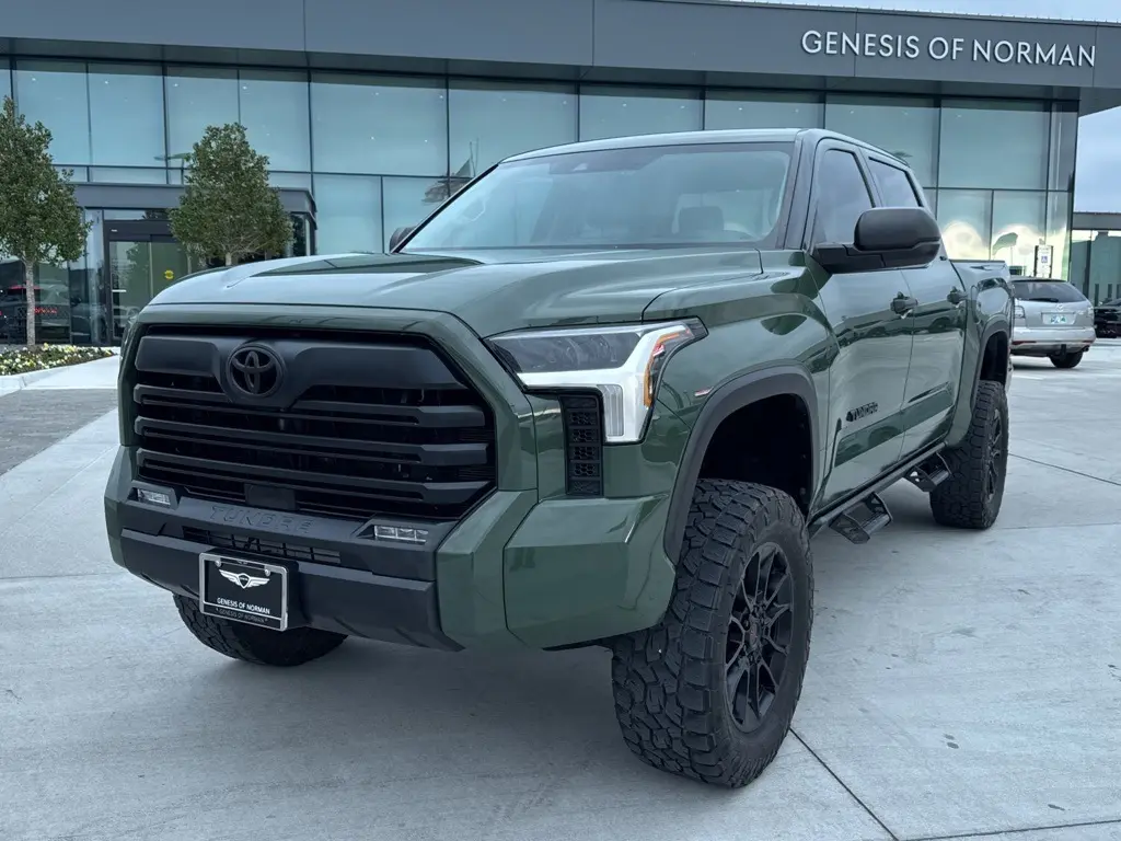 2023 Toyota Tundra SR5's photo