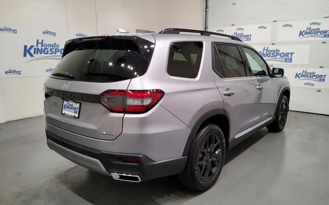 2025 Honda Pilot Touring photo 2