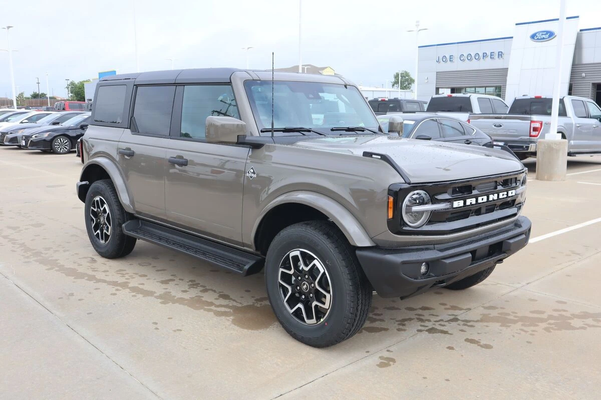 2026 Ford Bronco Outer Banks 4x4's photo