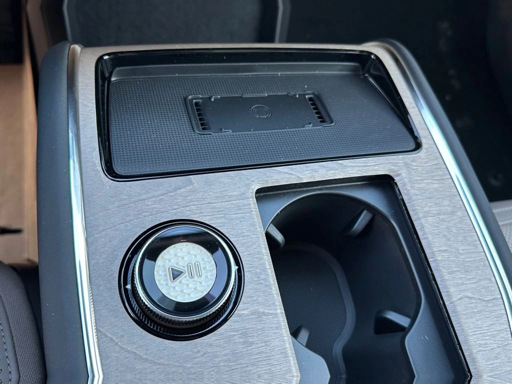 2026 Volvo - image 22