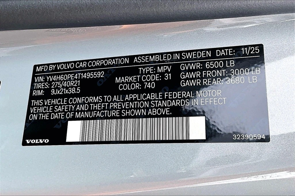 2026 Volvo - image 8