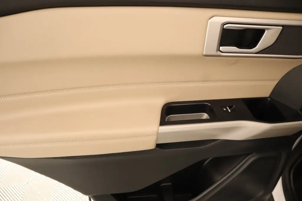 2024 Ford Explorer XLT photo 16