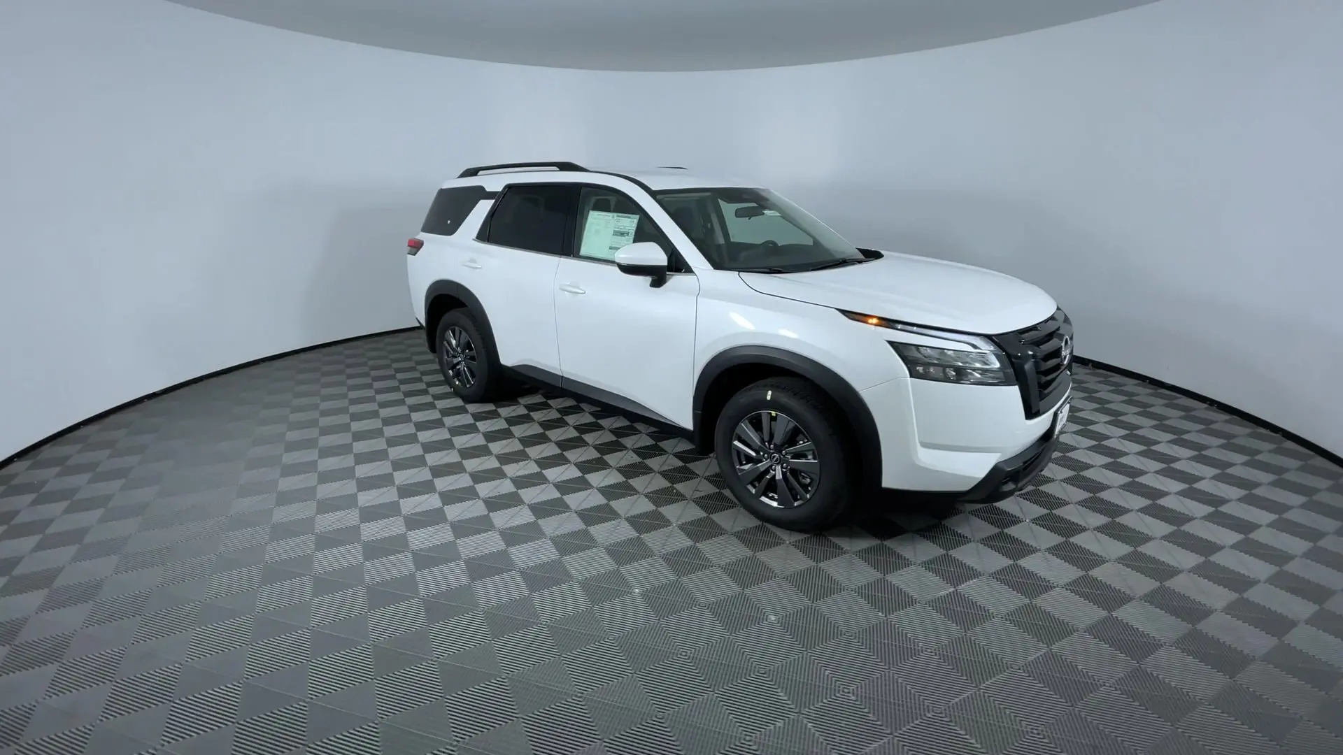 2025 Nissan Pathfinder SV photo 2