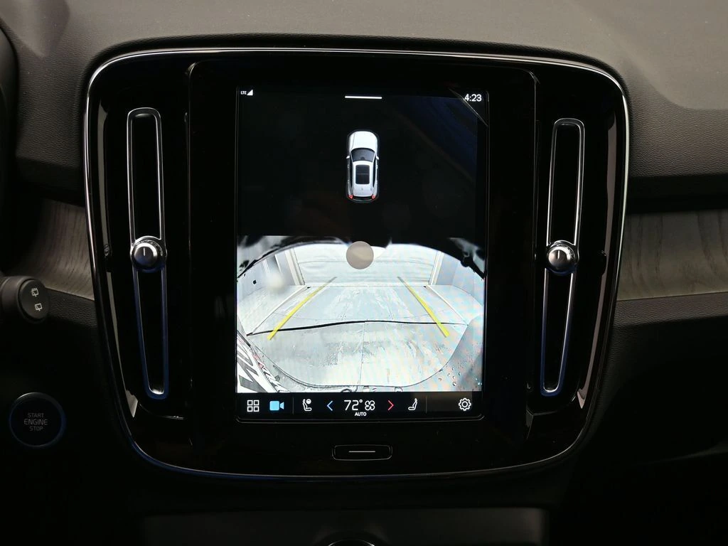 2025 Volvo - image 12