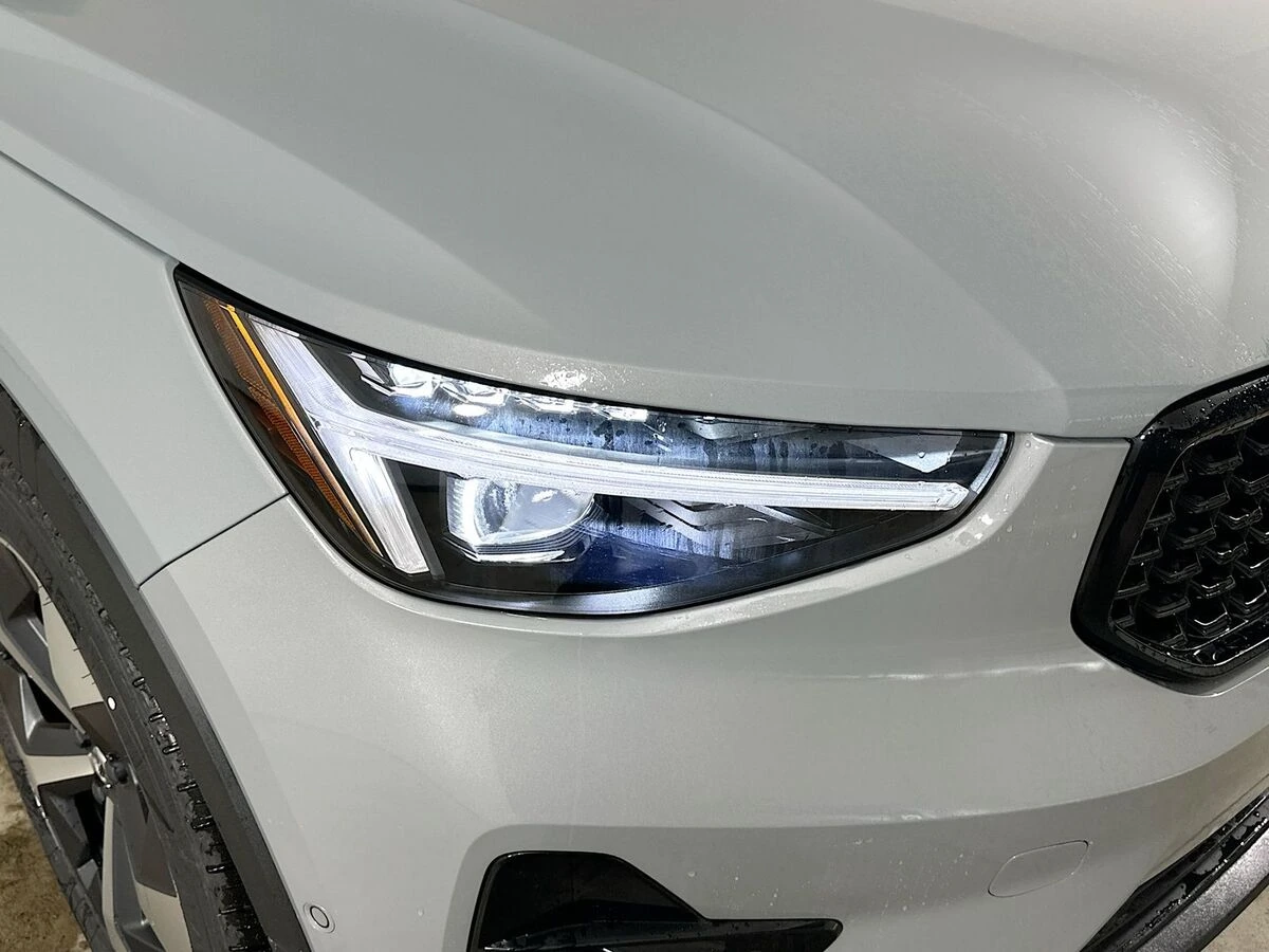 2026 Volvo XC40 Plus - Photo 9