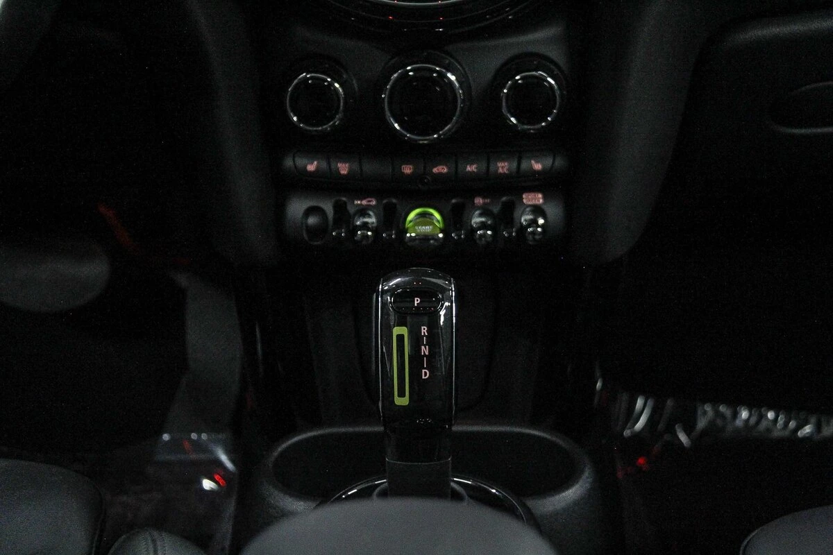2024 MINI Hardtop 2 Door SE - Photo 14