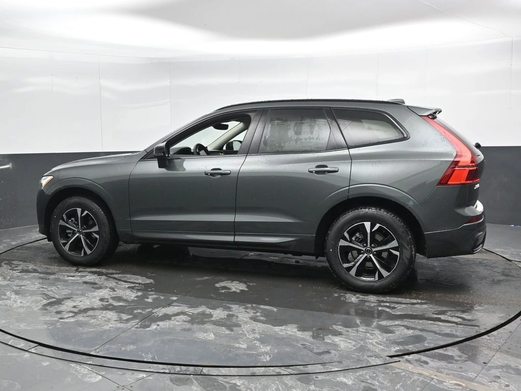 2026 Volvo - image 7
