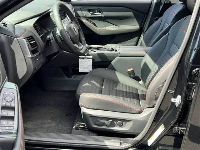 2026 Nissan Rogue SV photo 17