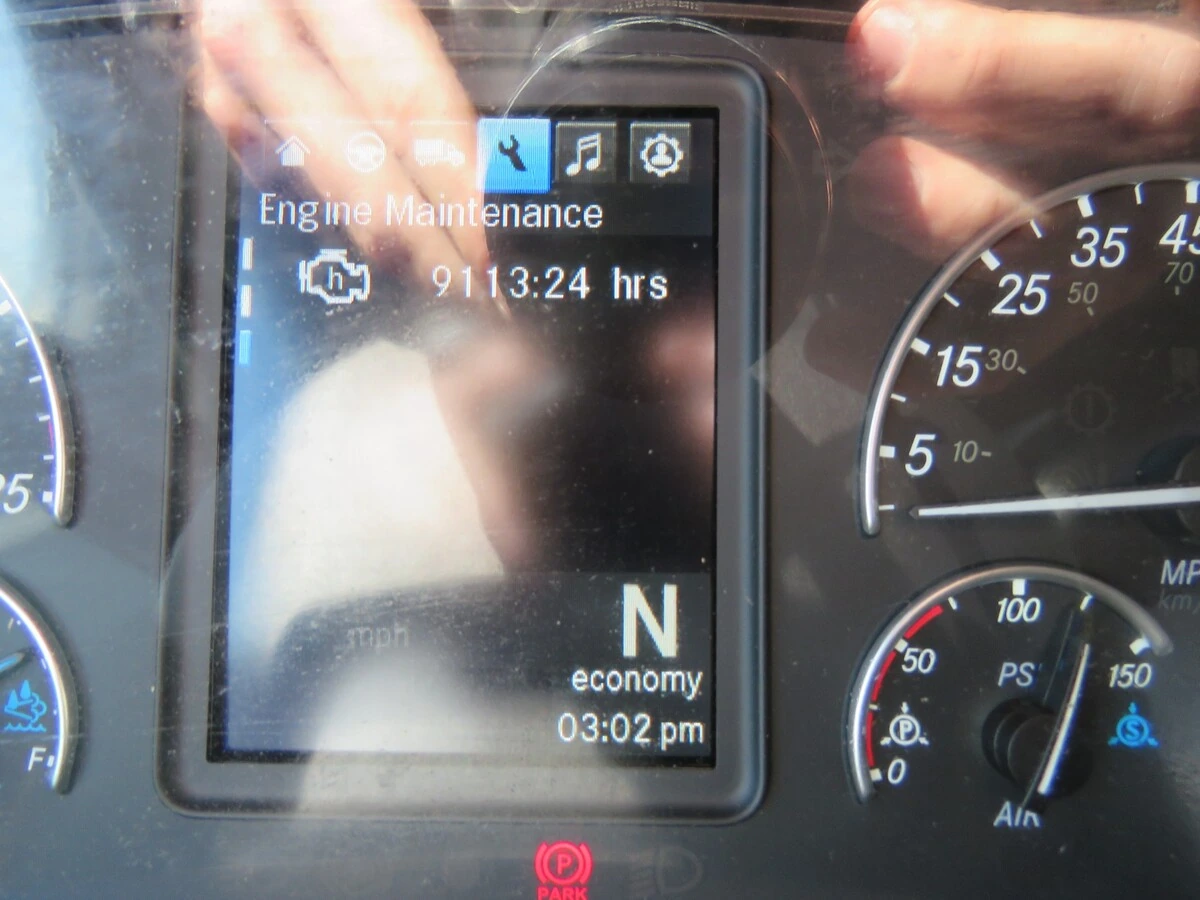 2022 Freightliner Cascadia - image 25